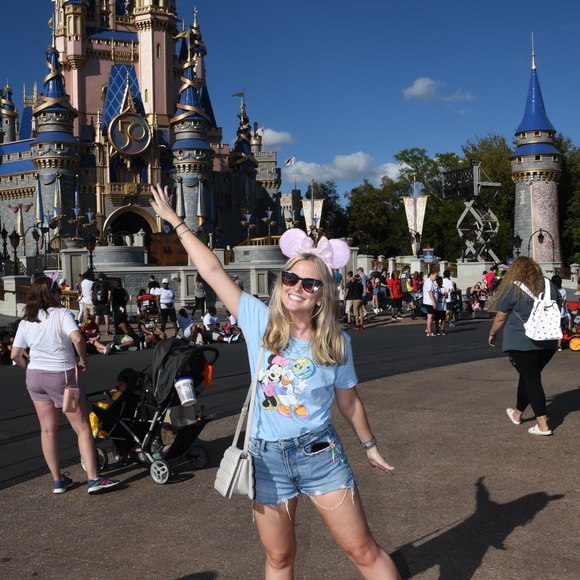 Meet your Posher, Mary kate - Picture 2 of 3